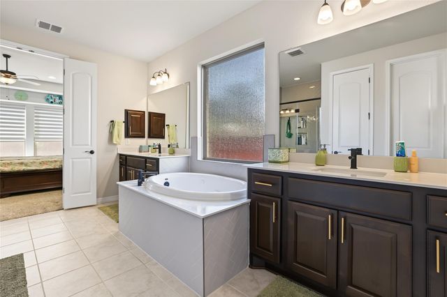 1661 Cardinal LN, Round Rock, TX 78681