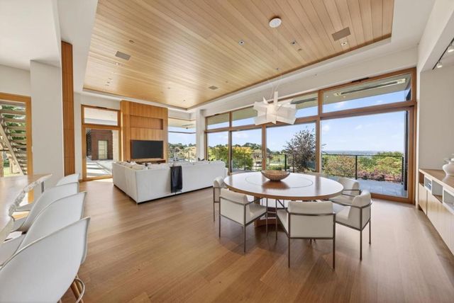 22525 Rolling Hills Road, Saratoga, CA 95070