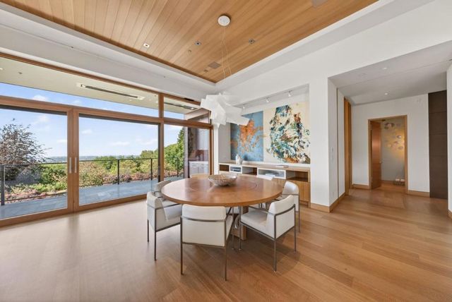 22525 Rolling Hills Road, Saratoga, CA 95070