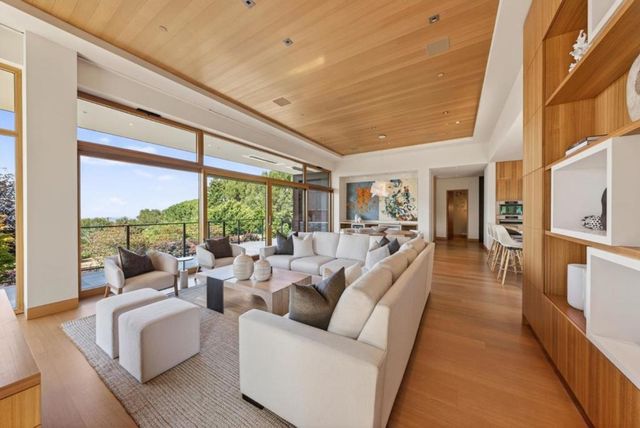 22525 Rolling Hills Road, Saratoga, CA 95070