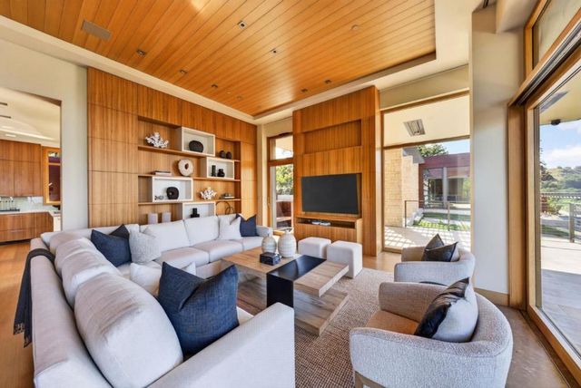 22525 Rolling Hills Road, Saratoga, CA 95070