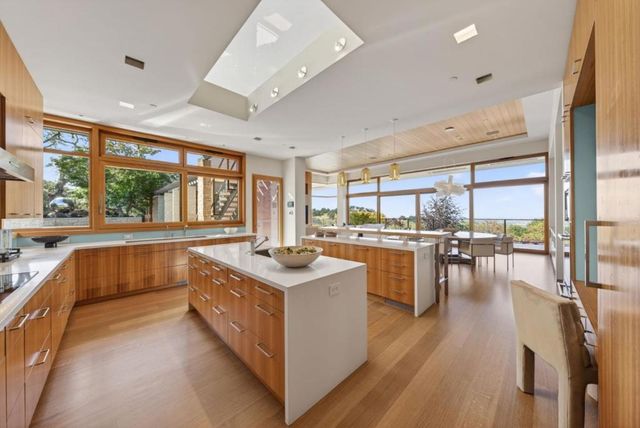 22525 Rolling Hills Road, Saratoga, CA 95070