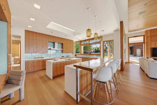 22525 Rolling Hills Road, Saratoga, CA 95070