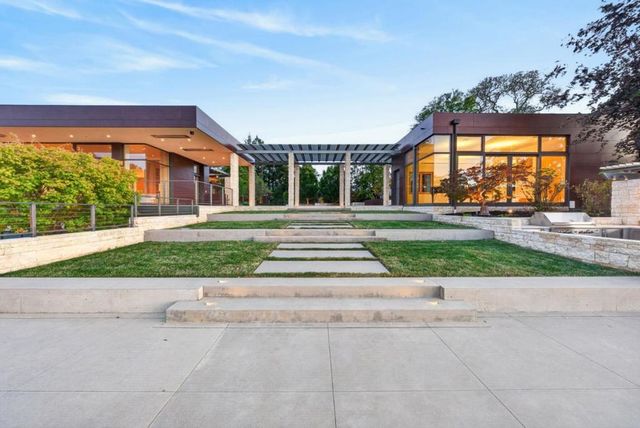 22525 Rolling Hills Road, Saratoga, CA 95070