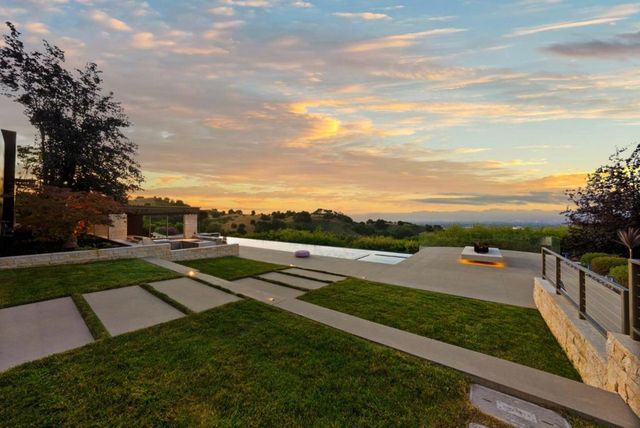 22525 Rolling Hills Road, Saratoga, CA 95070