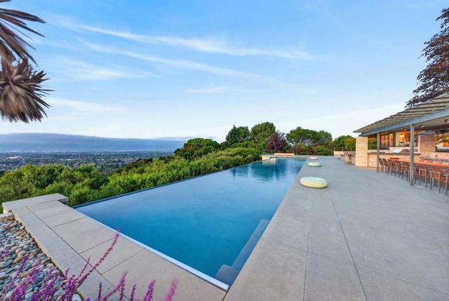 22525 Rolling Hills Road, Saratoga, CA 95070