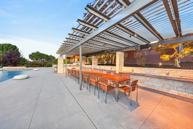 22525 Rolling Hills Road, Saratoga, CA 95070
