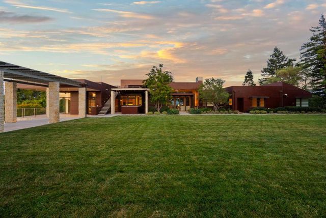 22525 Rolling Hills Road, Saratoga, CA 95070
