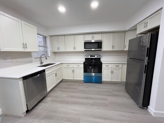 11461 NW 43rd St A, Coral Springs, FL 33065