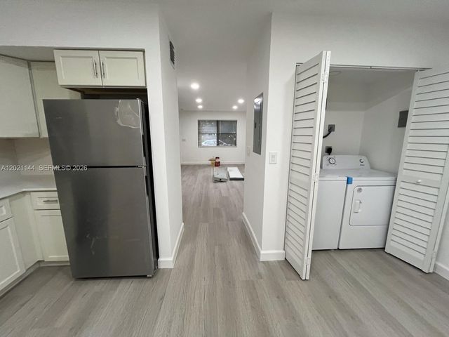 11461 NW 43rd St A, Coral Springs, FL 33065