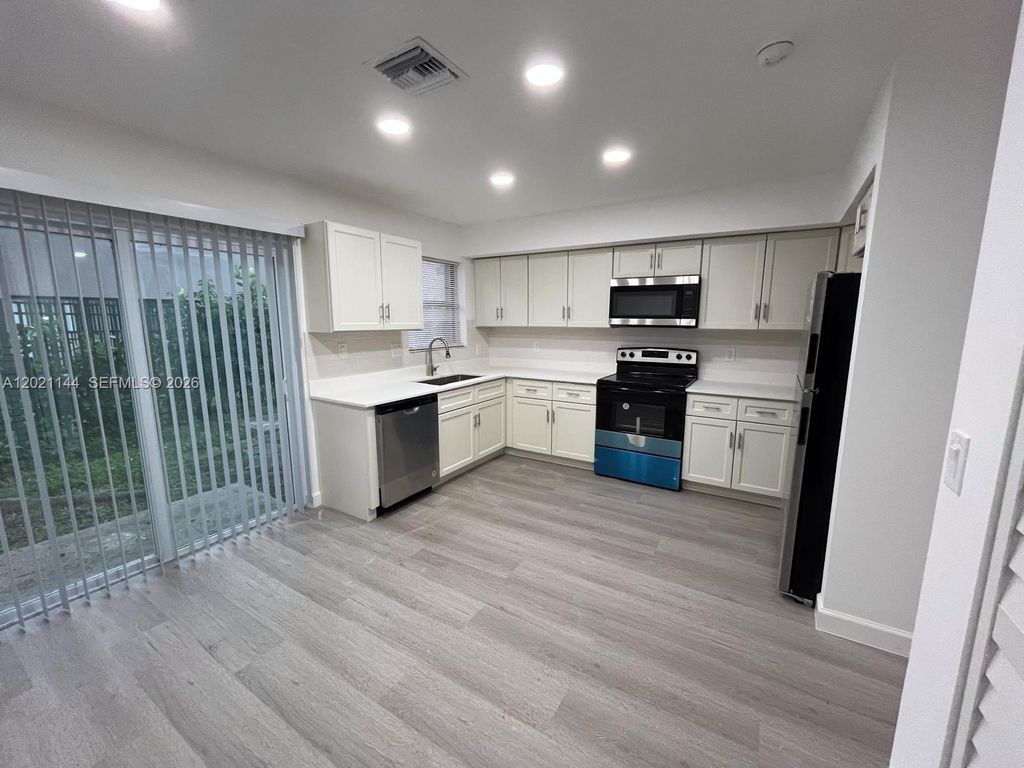 11461 NW 43rd St A, Coral Springs, FL 33065