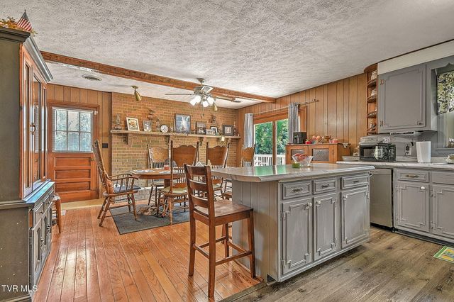 459 Mcarthur Circle, Bristol, VA 24201