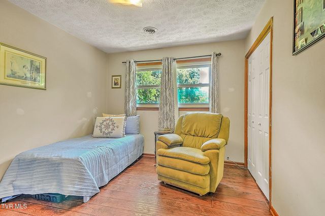 459 Mcarthur Circle, Bristol, VA 24201