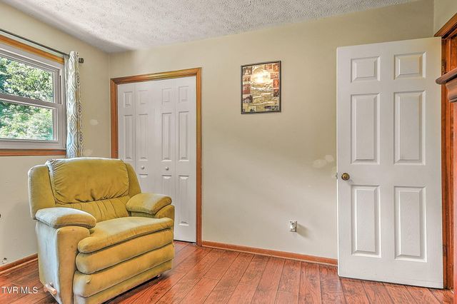 459 Mcarthur Circle, Bristol, VA 24201