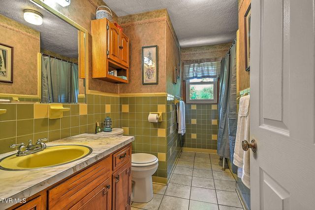 459 Mcarthur Circle, Bristol, VA 24201