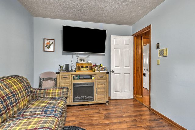 459 Mcarthur Circle, Bristol, VA 24201