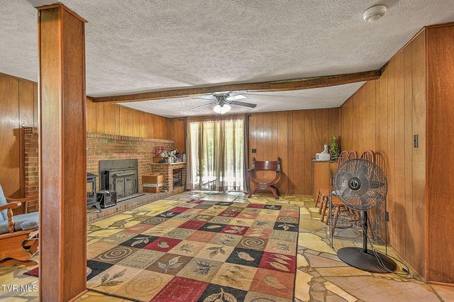 459 Mcarthur Circle, Bristol, VA 24201