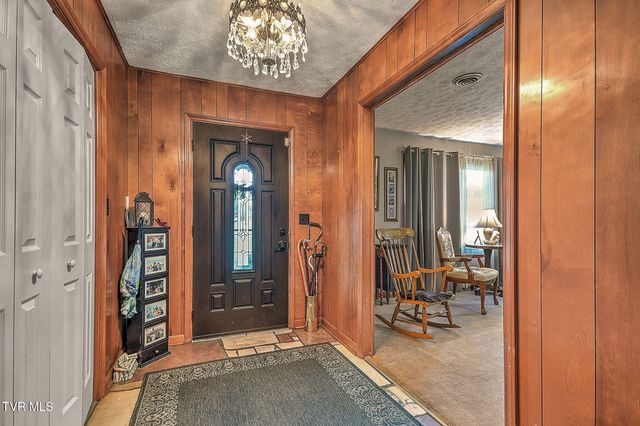 459 Mcarthur Circle, Bristol, VA 24201