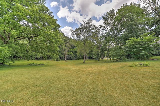 459 Mcarthur Circle, Bristol, VA 24201