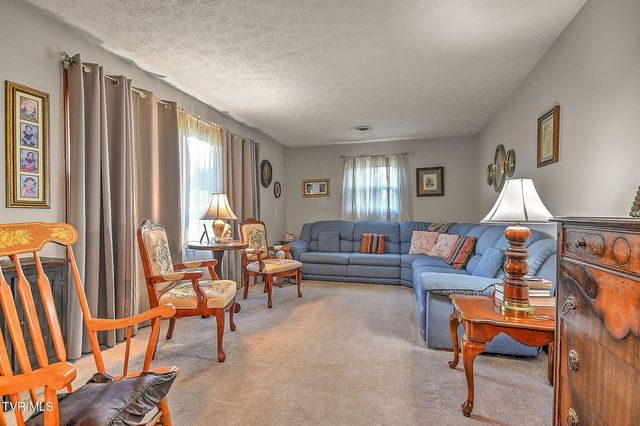 459 Mcarthur Circle, Bristol, VA 24201