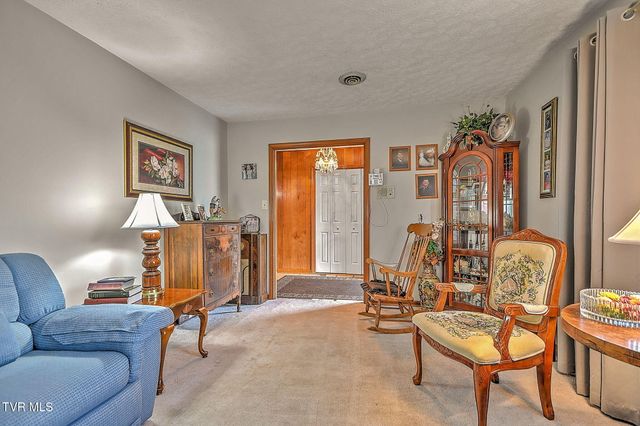 459 Mcarthur Circle, Bristol, VA 24201