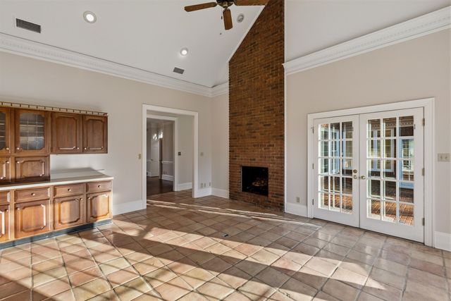 3226 OAK MANOR DR, Germantown, TN 38138