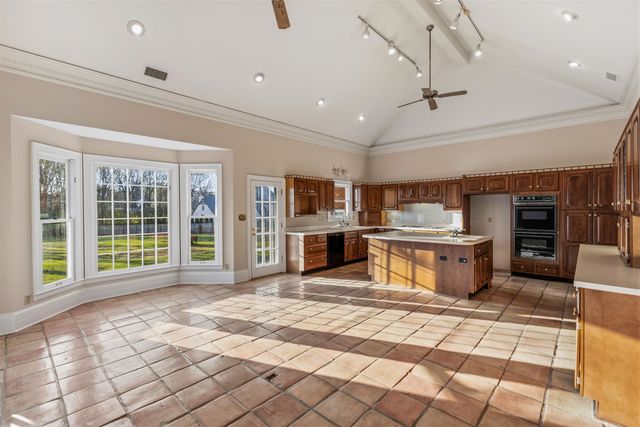 3226 OAK MANOR DR, Germantown, TN 38138