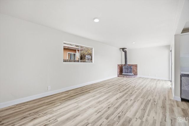 1217 Castaic Avenue, Bakersfield, CA 93308