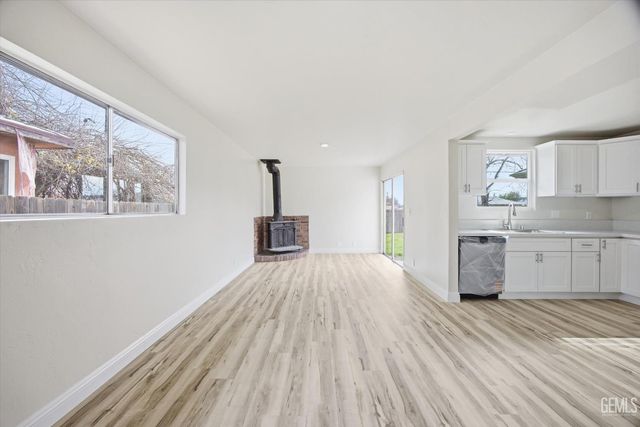 1217 Castaic Avenue, Bakersfield, CA 93308