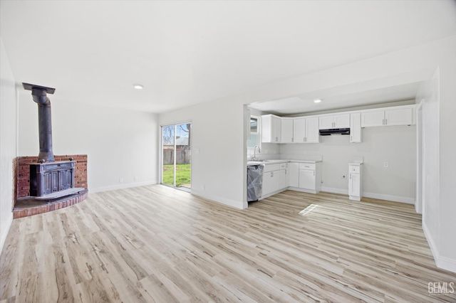 1217 Castaic Avenue, Bakersfield, CA 93308