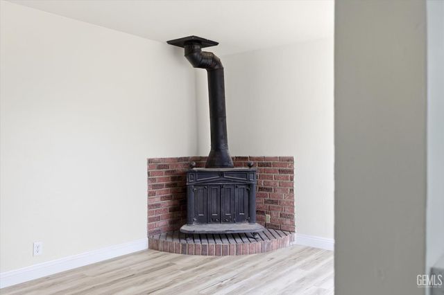 1217 Castaic Avenue, Bakersfield, CA 93308