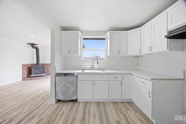 1217 Castaic Avenue, Bakersfield, CA 93308