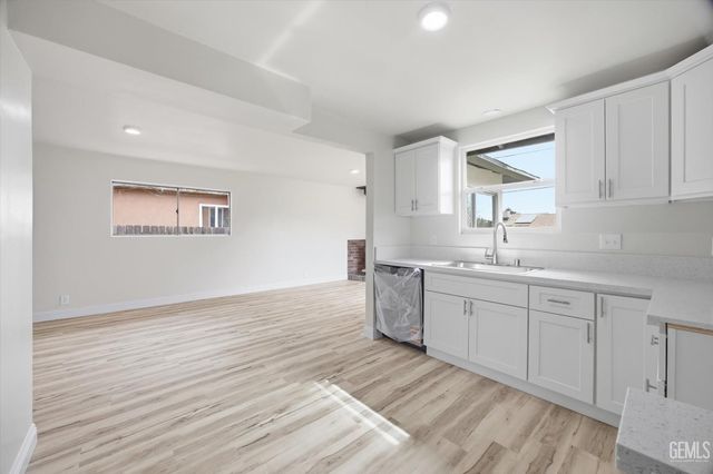 1217 Castaic Avenue, Bakersfield, CA 93308