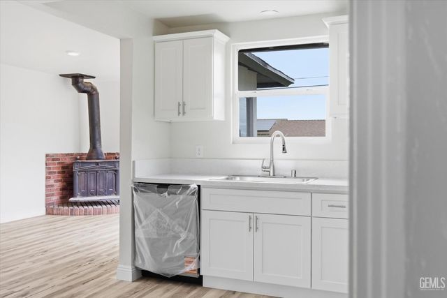 1217 Castaic Avenue, Bakersfield, CA 93308