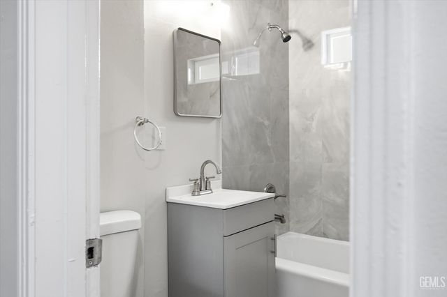 1217 Castaic Avenue, Bakersfield, CA 93308