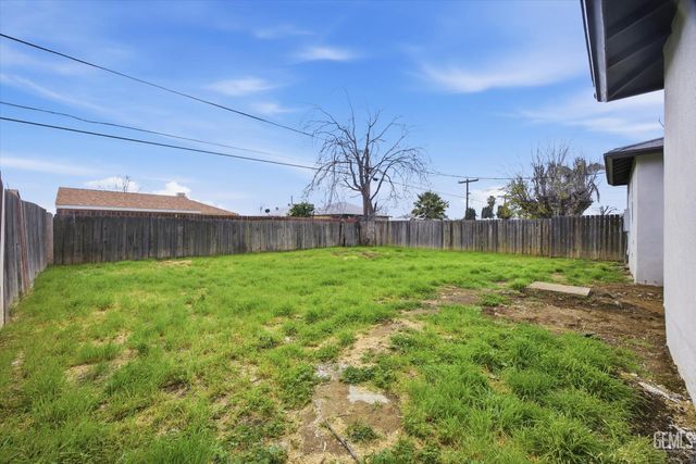 1217 Castaic Avenue, Bakersfield, CA 93308