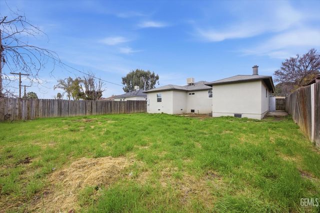 1217 Castaic Avenue, Bakersfield, CA 93308