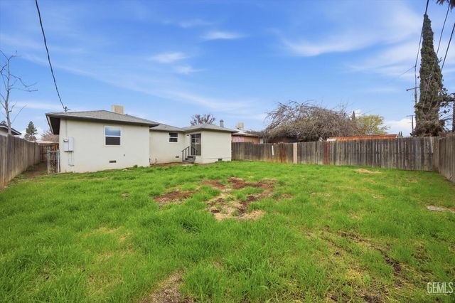 1217 Castaic Avenue, Bakersfield, CA 93308