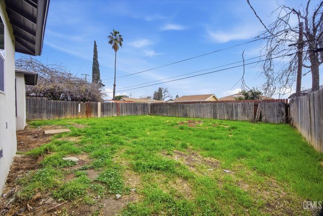 1217 Castaic Avenue, Bakersfield, CA 93308