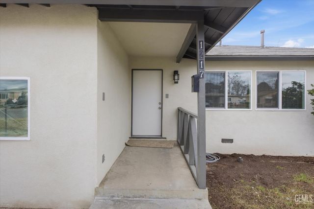 1217 Castaic Avenue, Bakersfield, CA 93308