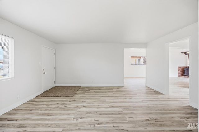 1217 Castaic Avenue, Bakersfield, CA 93308