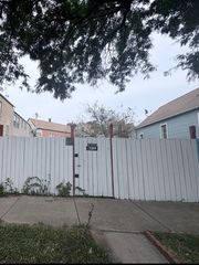 4537 S Laflin Street, Chicago, IL 60609