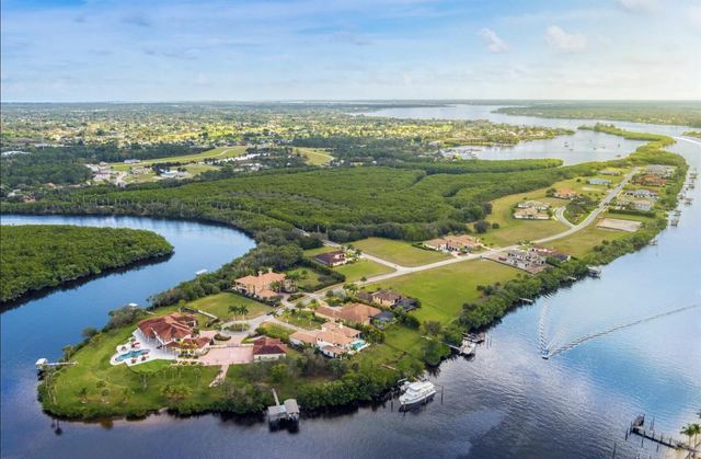 221 SE Fiore Bello, Port St. Lucie, FL 34952