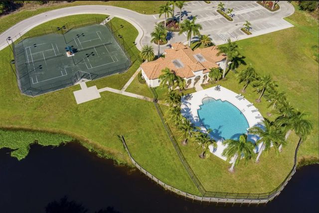 221 SE Fiore Bello, Port St. Lucie, FL 34952