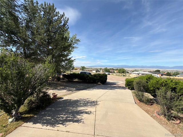 910 S Elgin Court, Pueblo, CO 81007