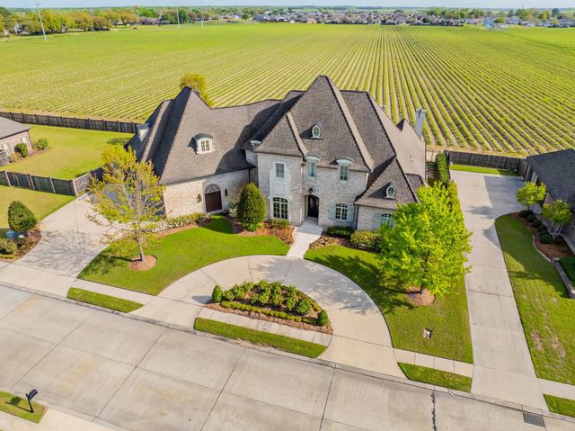 125 Little Lake Drive, Thibodaux, LA 70301