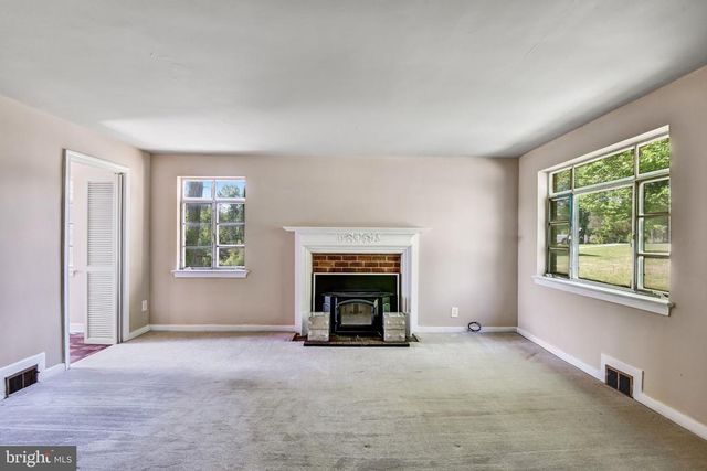 8083 FRYTOWN RD, Warrenton, VA 20187
