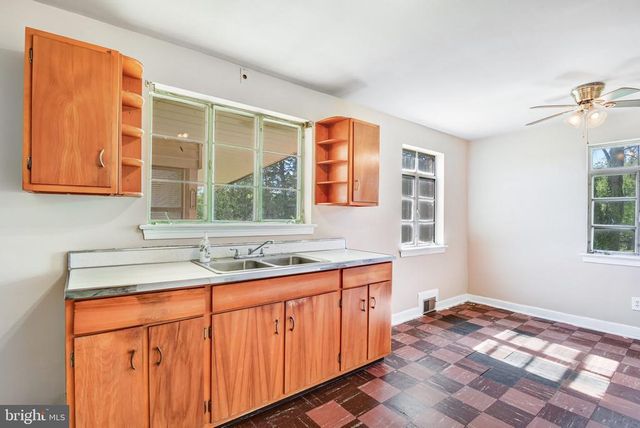 8083 FRYTOWN RD, Warrenton, VA 20187