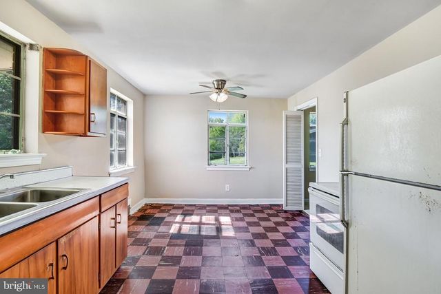 8083 FRYTOWN RD, Warrenton, VA 20187