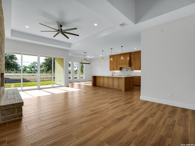 101 W MEDIUM MEADOW DR, Lytle, TX 78052